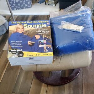 Snuggie As Seen On TV Blue Blanket with Sleeves Free Booklight. New In Box 71x54
